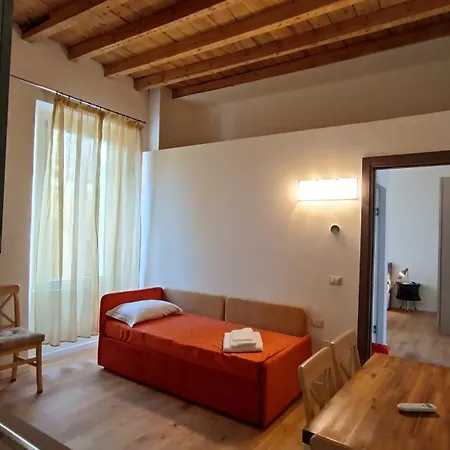 A Pochi Passi Dal Vista Vicolo Apartment *